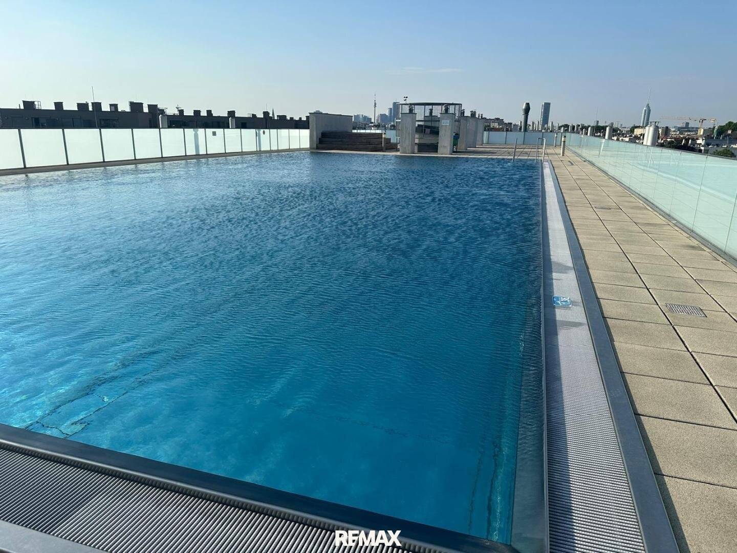 Exclusive apartment with 40 m² terrace, pool, sauna!
