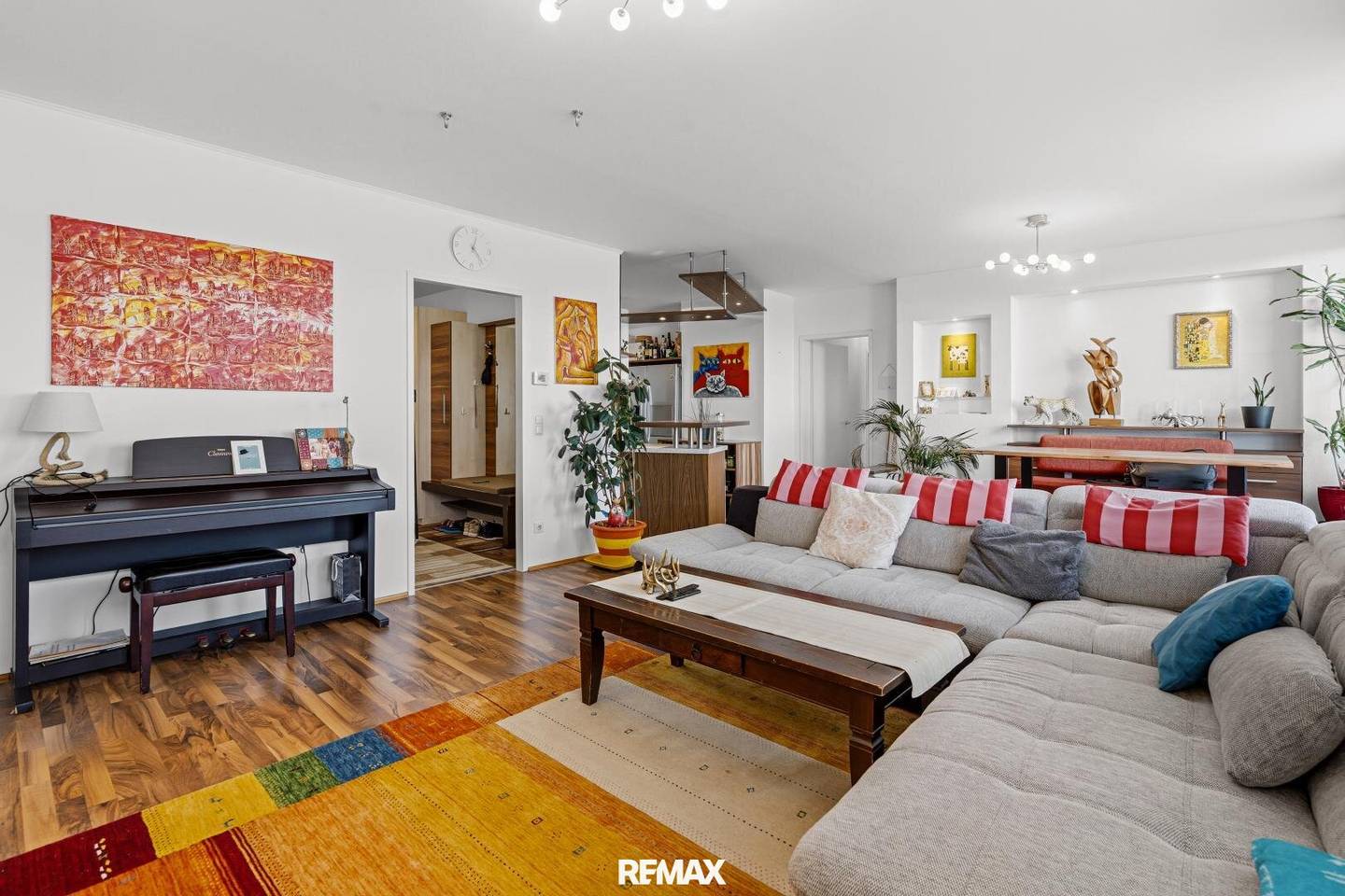 Exclusive apartment with 40 m² terrace, pool, sauna!