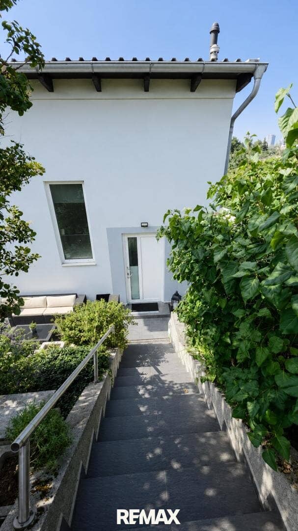 BUTTERFLY PARADISE – FREEHOLD LAND AND HOUSE IN THE 2ND DISTRICT