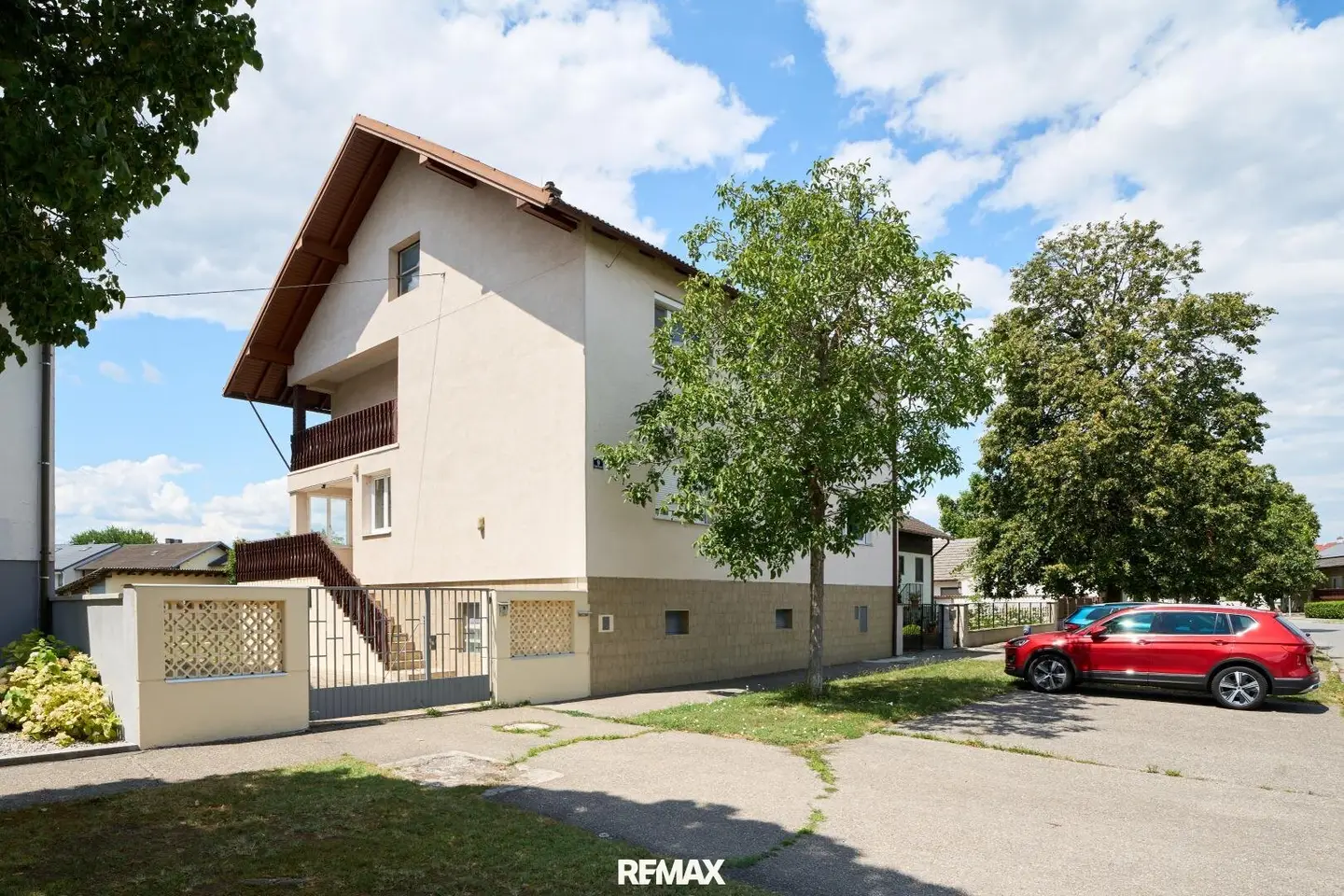 Spacious living in Illmitz - approx. 218m² living area plus approx. 1200m² plot