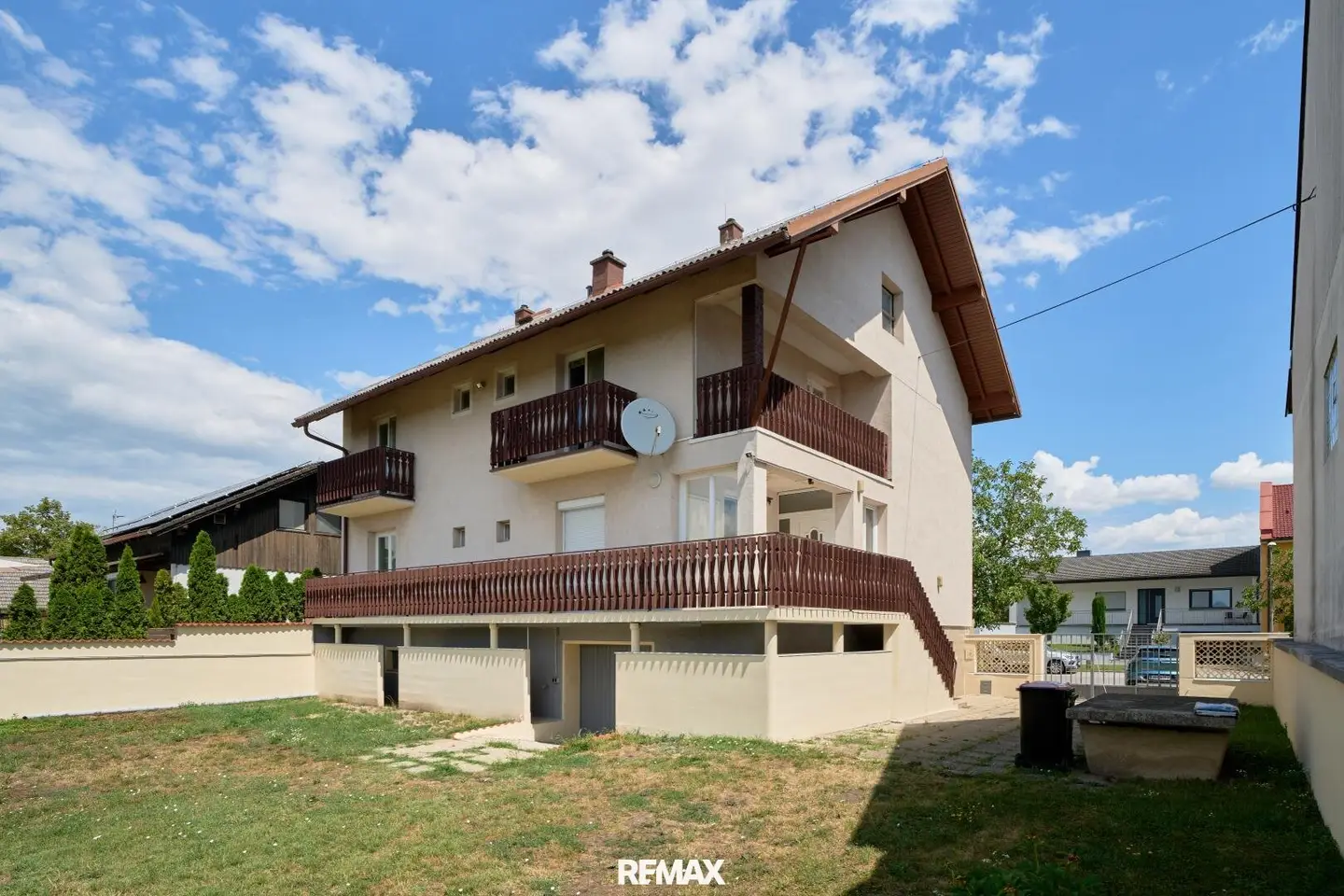 Spacious living in Illmitz - approx. 218m² living area plus approx. 1200m² plot
