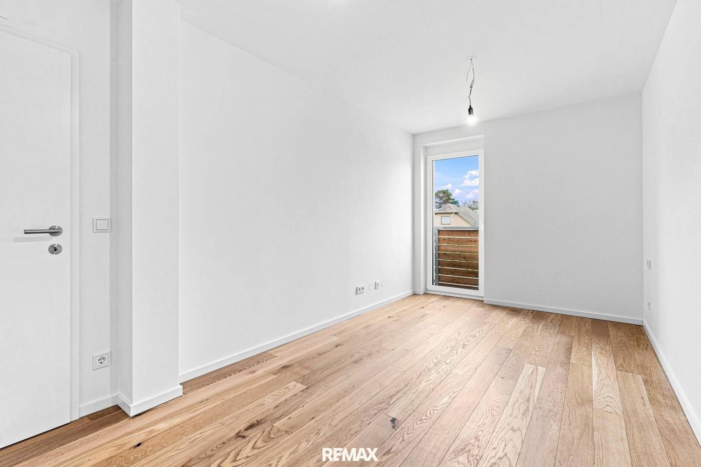 Commission-free for the buyer - 3 rooms with balcony
