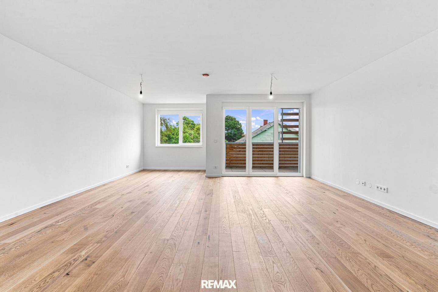 Commission-free for the buyer - 3 rooms with balcony