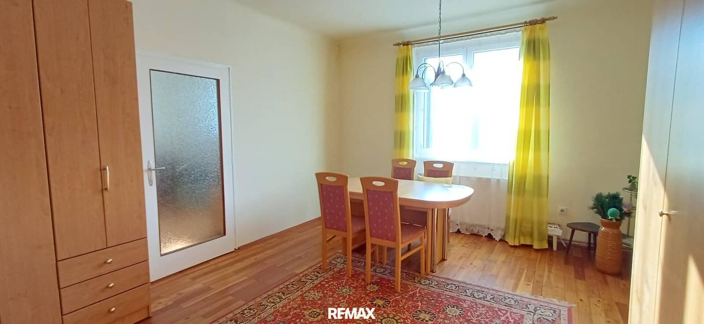 Helle 2 Zimmer Wohnung mit Lift - perfekte U1 Anbindung