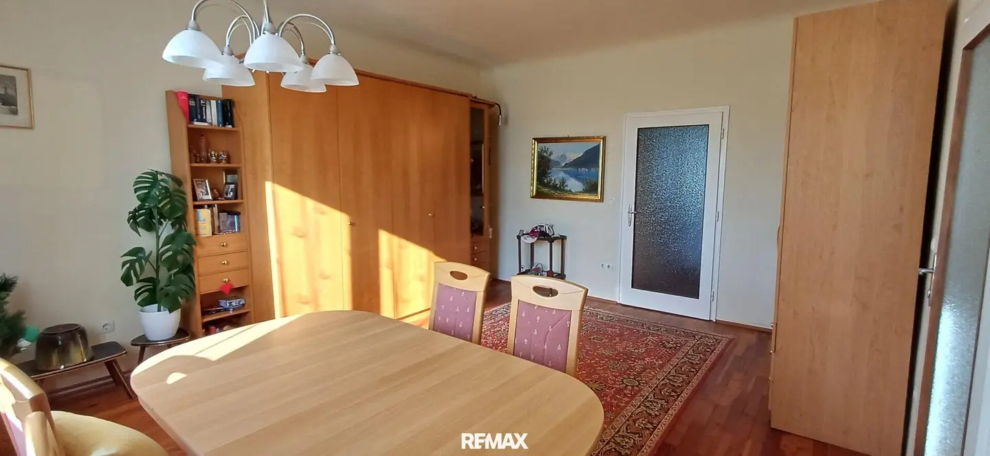 Bright 2 room apartment with elevator - perfect U1 connection
