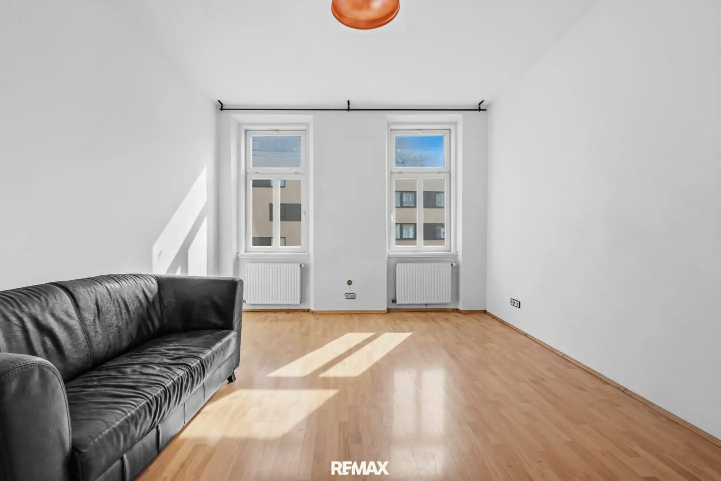 Charming period apartment with character in a well maintained style building