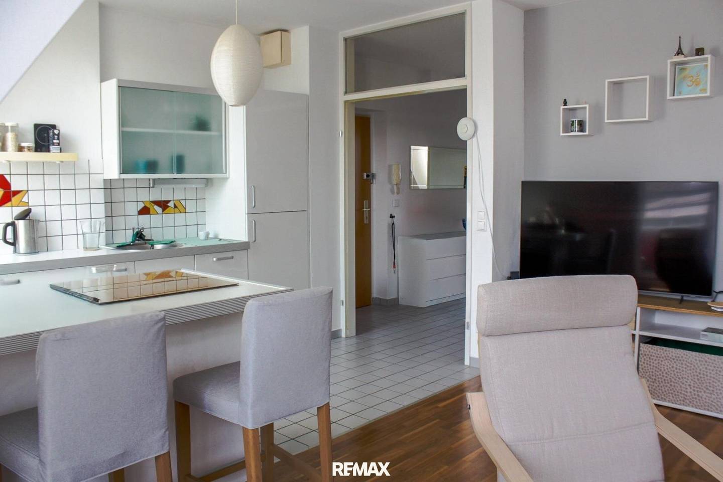 Two-room apartment with loggia and garage parking space