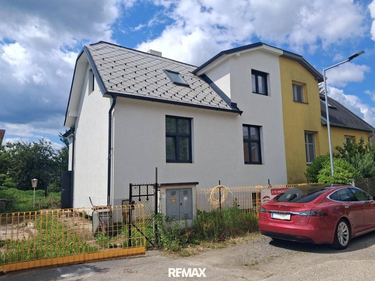 Diamond in the rough: Partially renovated house on freehold in Wördern