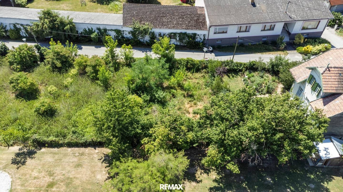 Building plot in a location near the station in Stillfried
