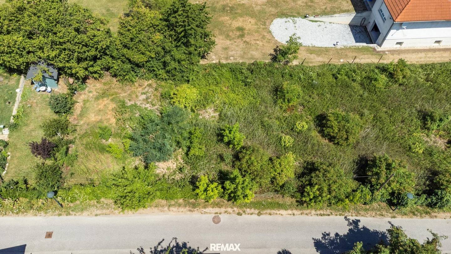 Building plot in a location near the station in Stillfried