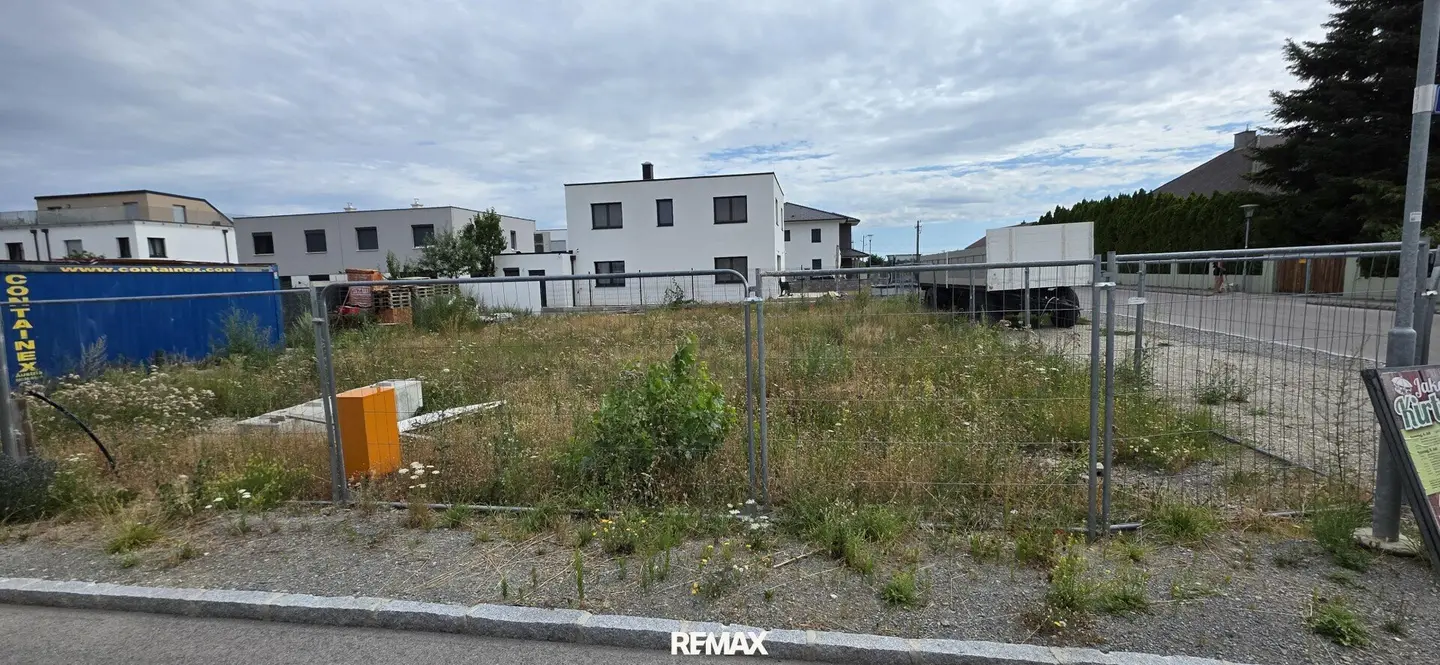 Future potential on a square building plot