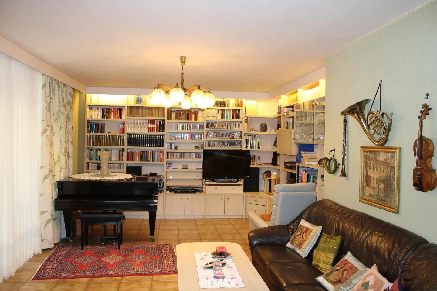 8 rooms and much more!