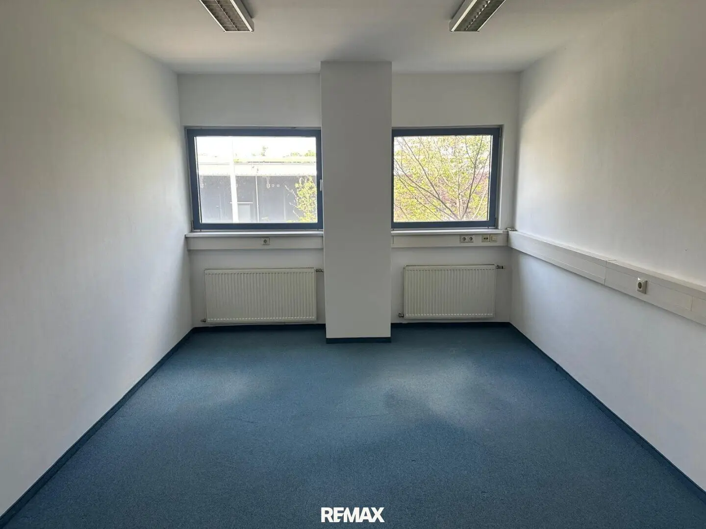 Office with perfect airport connection