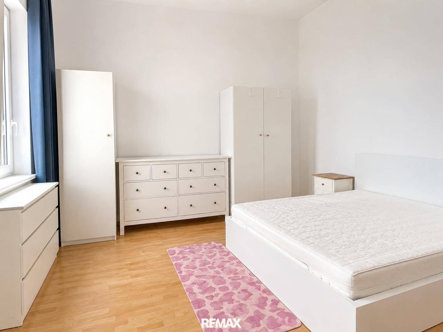 2-room period gem near City Hall – Viennese charm included