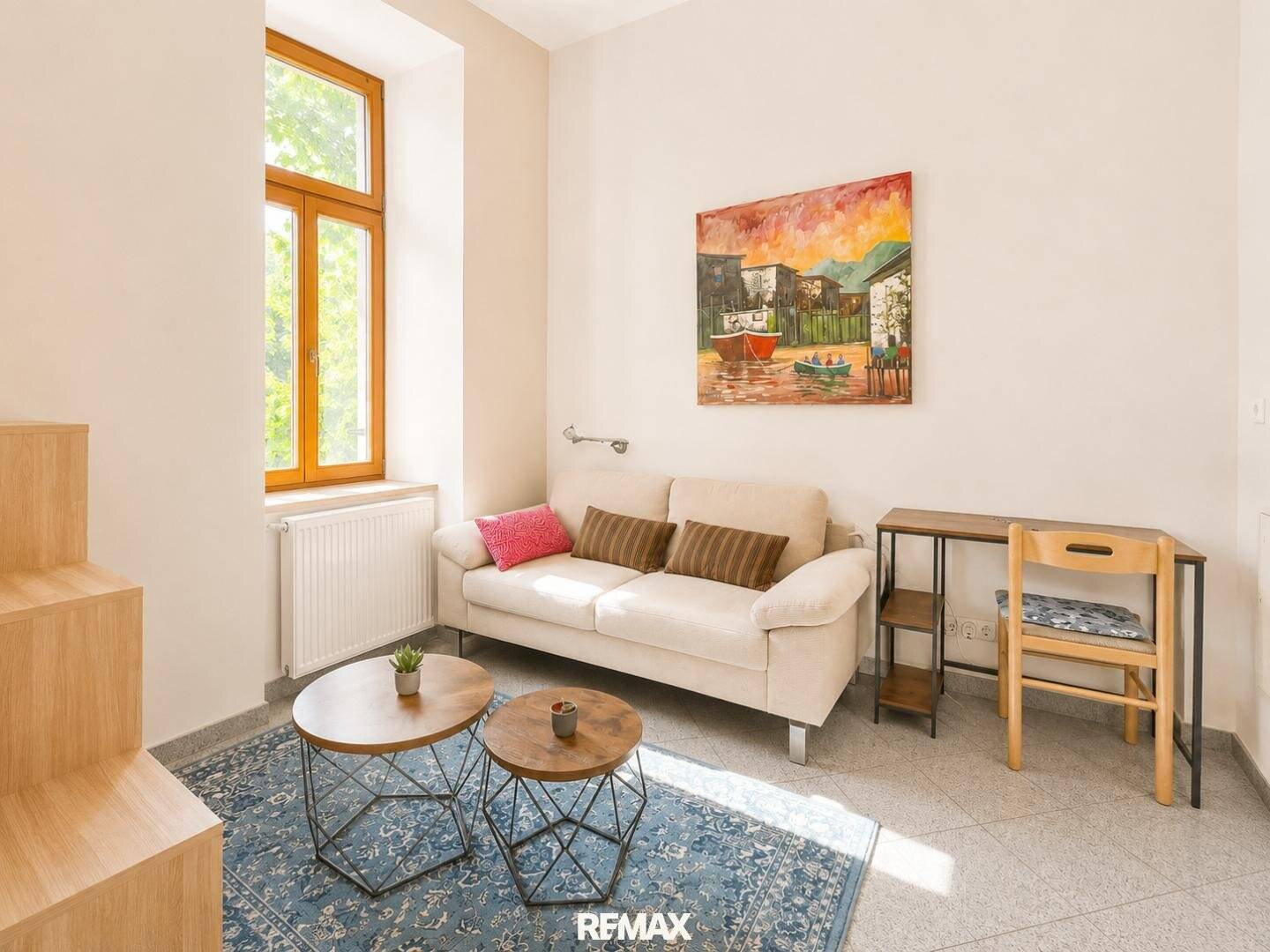 2-room period gem near City Hall – Viennese charm included