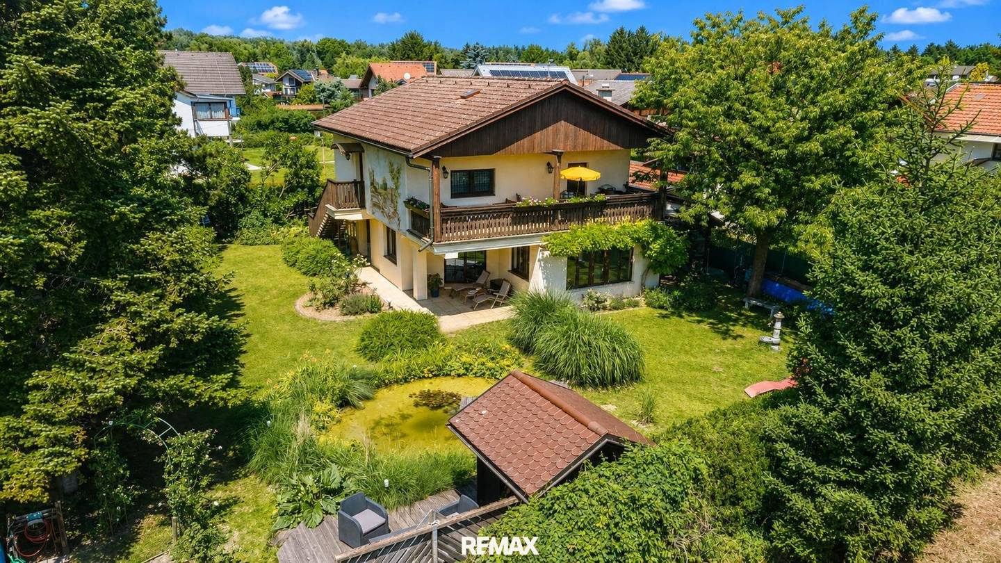 Spacious private land in dream location