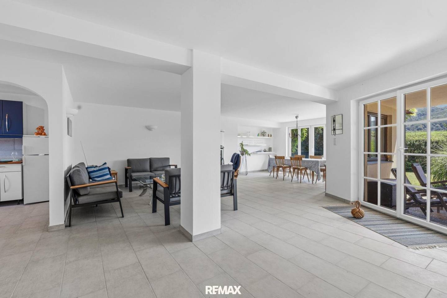 Spacious private land in dream location