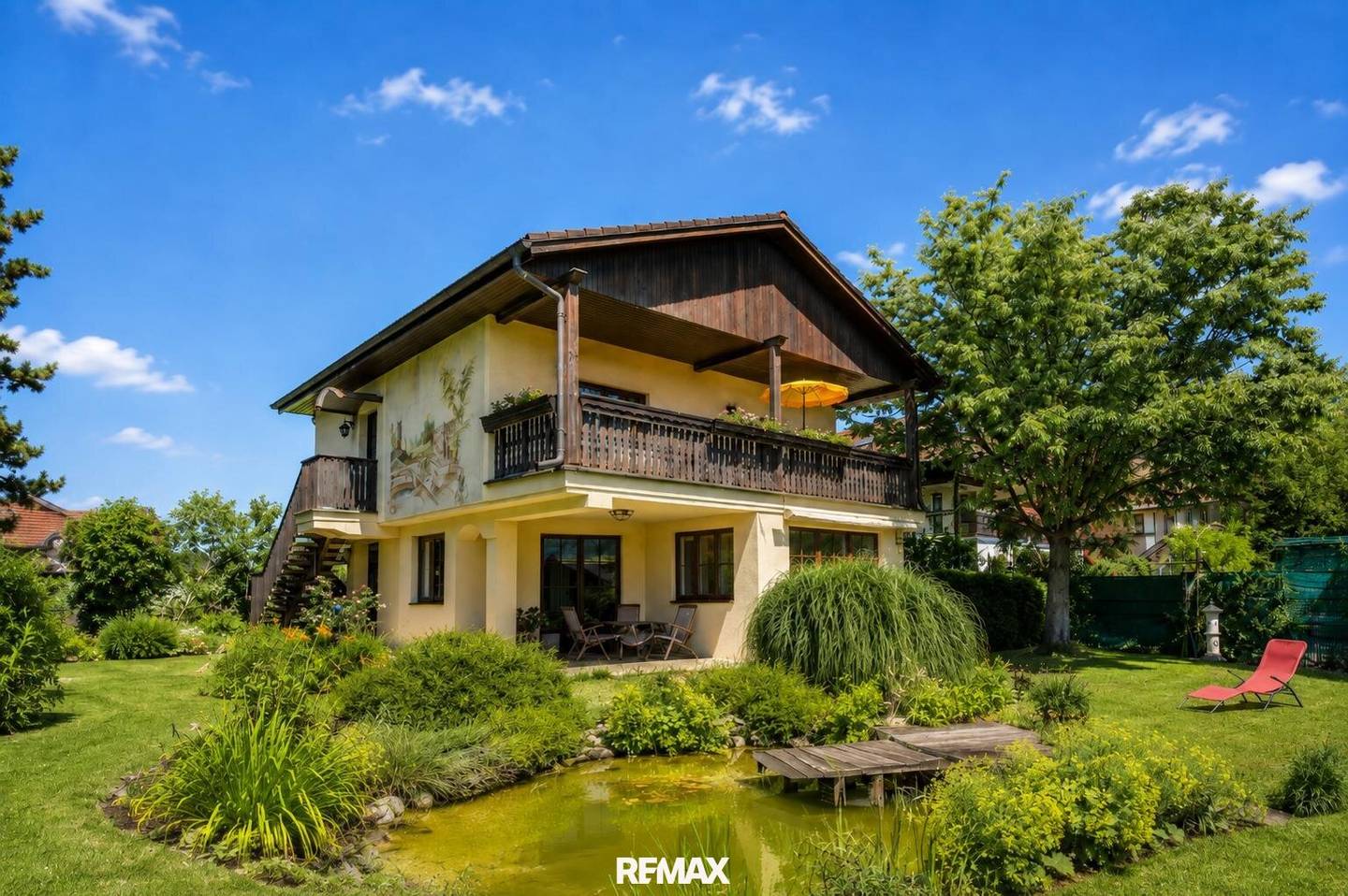Spacious private land in dream location