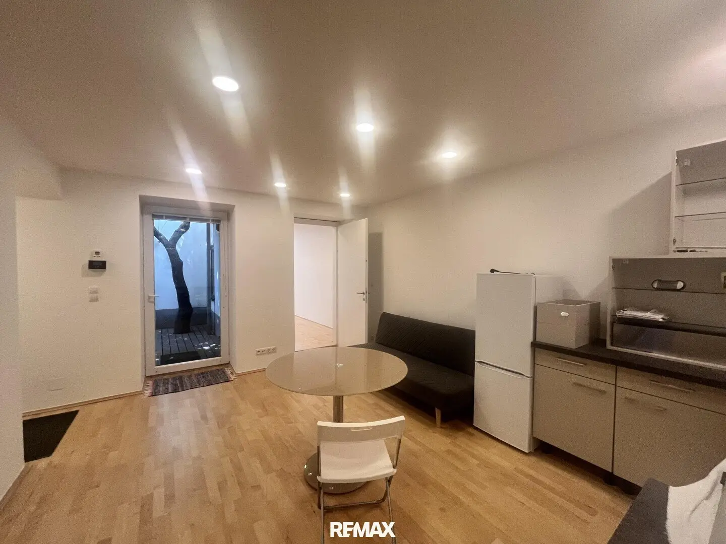Apartment with 55 m² total usable area and 30 m² garden and terrace in prime Währing location