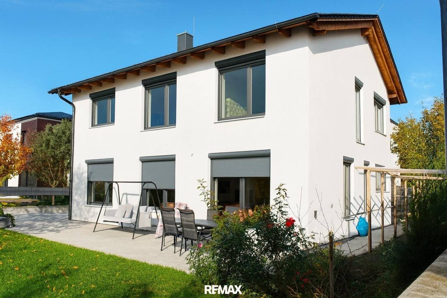 Single-family house with high-quality fittings and spacious living concept