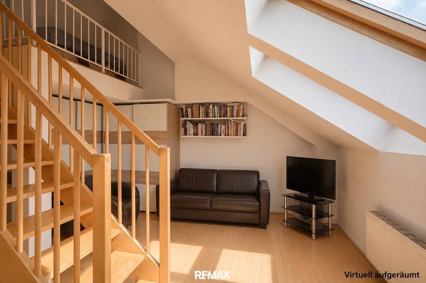"Dachgeschoss-Maisonette mit Terrasse & Fernblick | Wohnen auf 2 Ebenen am Fuße des Wilhelminenberg"