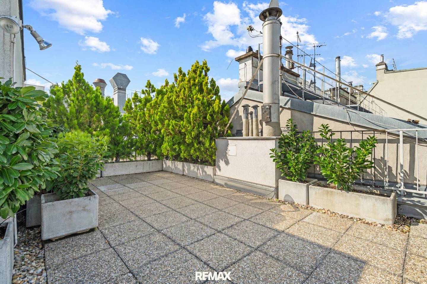 "Rooftop Terrace on Krugerstraße!"