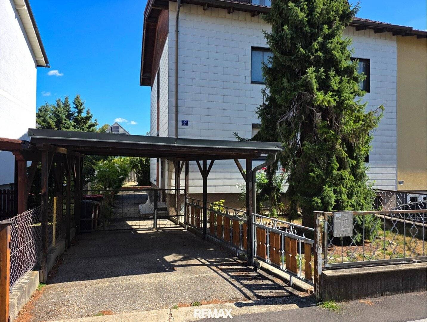 02 EFH 2000 Carport