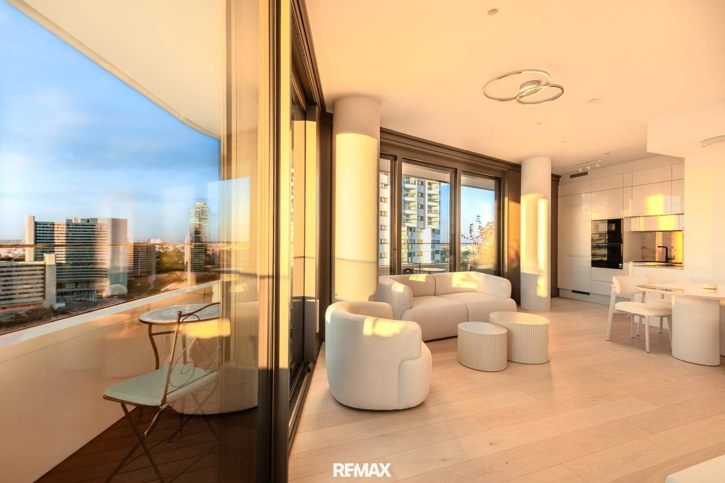 Danube Flats | 19th Floor with Panoramic Danube Views