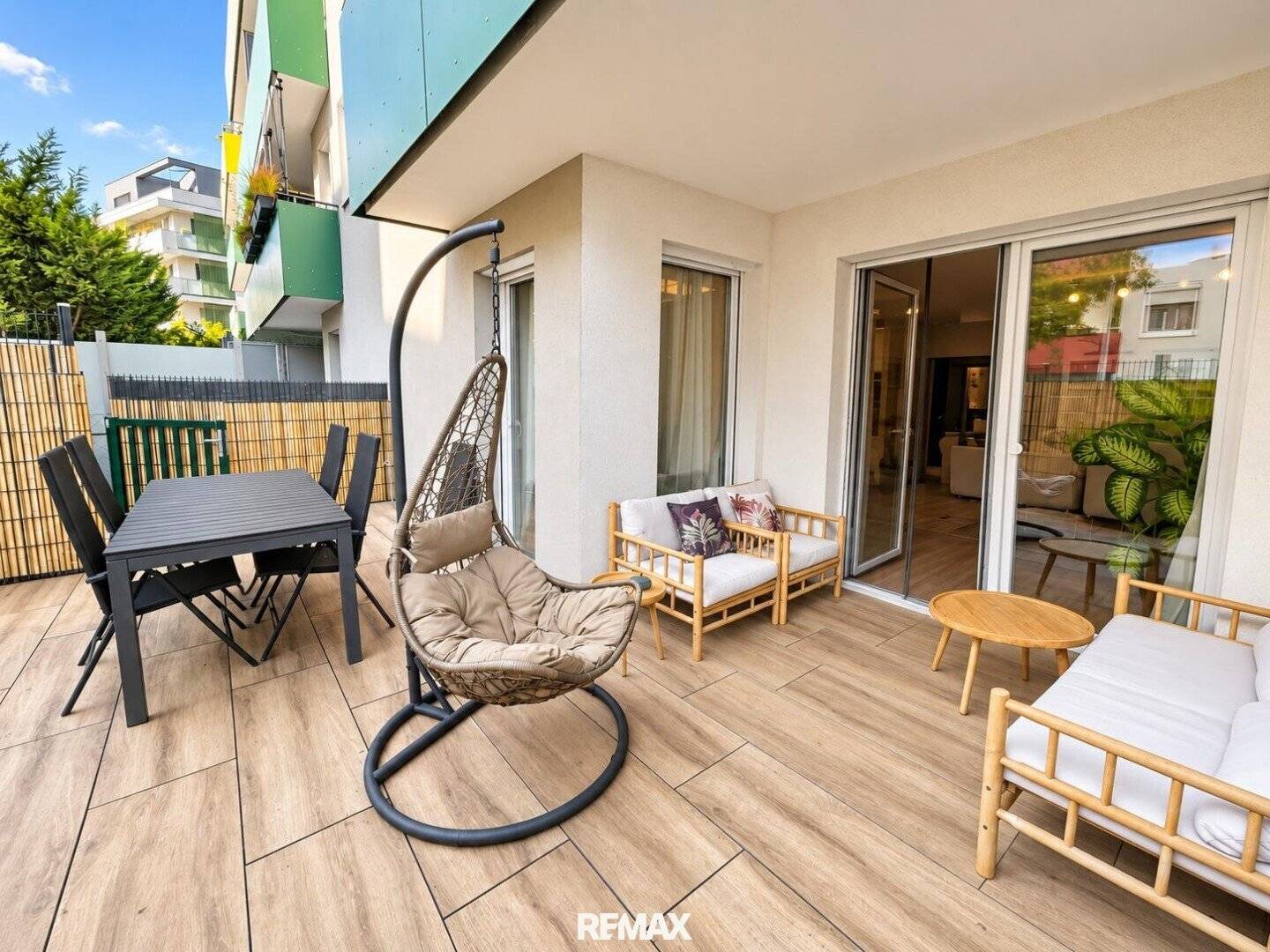 Mitten in Schwechat – 4-Zimmer-Maisonette mit ca. 109 m² Freiflächen & Garage