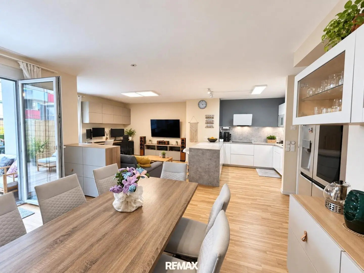 In central Schwechat, 4-room maisonette with approx. 109 m² outdoor areas and garage
