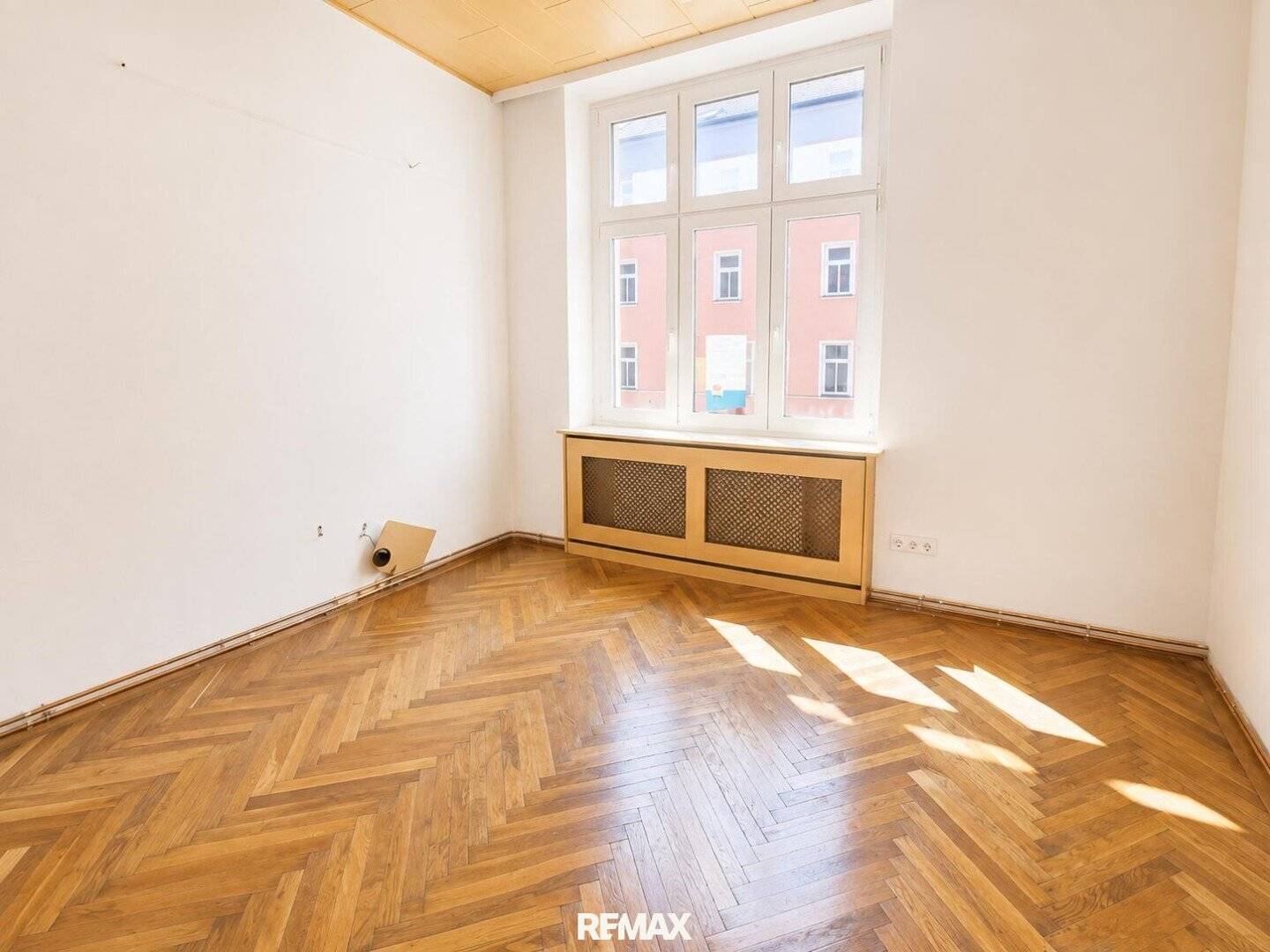 "ALTBAUJUWEL MIT POTENZIAL | 4 Zimmer | Raumhöhe bis 3,20 m | Lift"