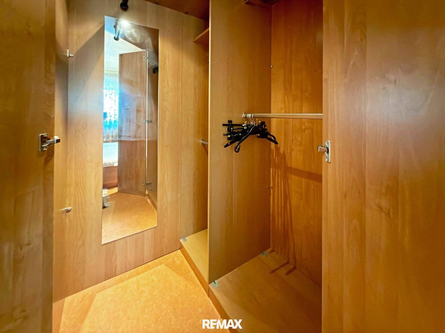 04 Begehbarer Schrank