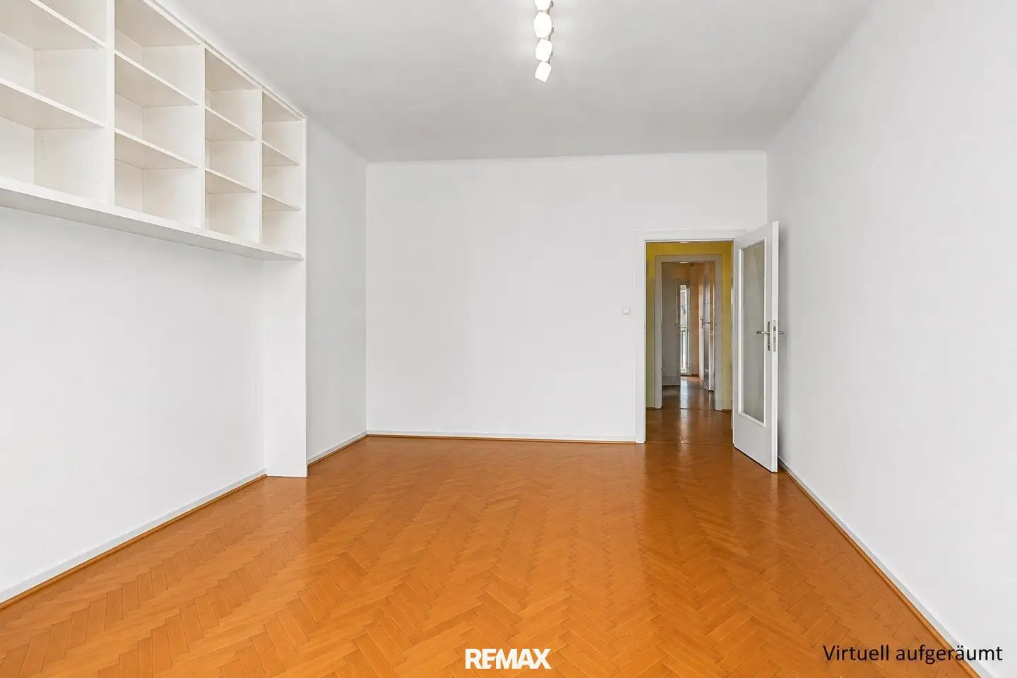 2 rooms with balcony around the corner from Naschmarkt