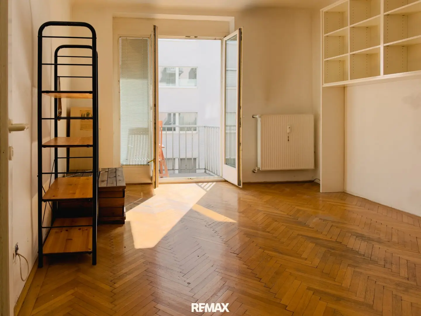 " 2 Zimmer mit Balkon ums Eck vom Naschmarkt "