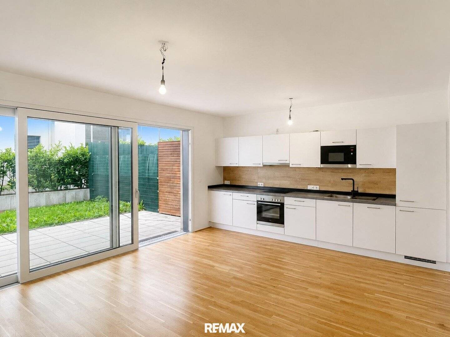 "Moderne 3-Zimmer-Wohnung mit eigenem Garten & Terrasse"