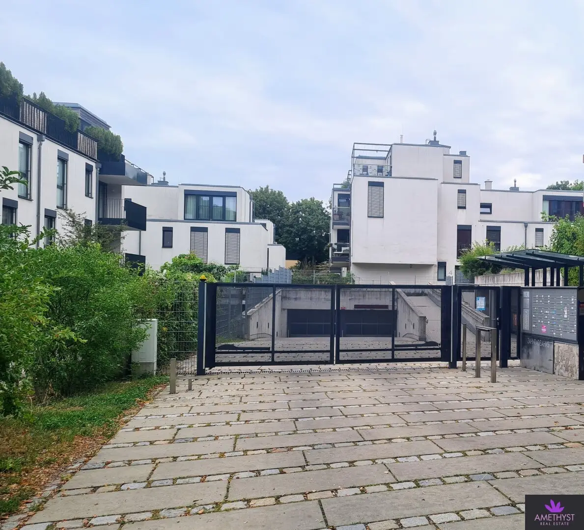 Comfortable Underground Parking Space in Desirable Döbling Location near Zahnradbahnstraße &amp; D Nußdorf Terminus