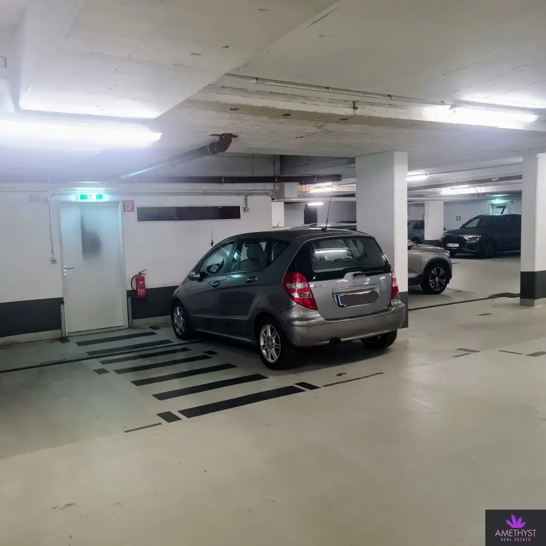Comfortable Underground Parking Space in Desirable Döbling Location near Zahnradbahnstraße &amp; D Nußdorf Terminus