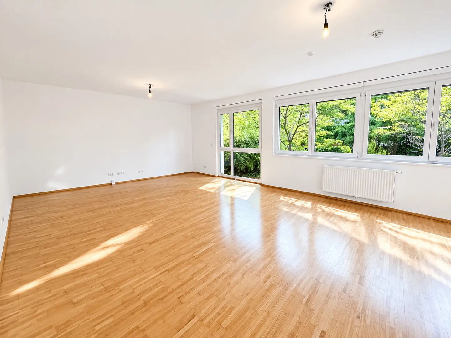 Ground floor apartment with private garden and pool