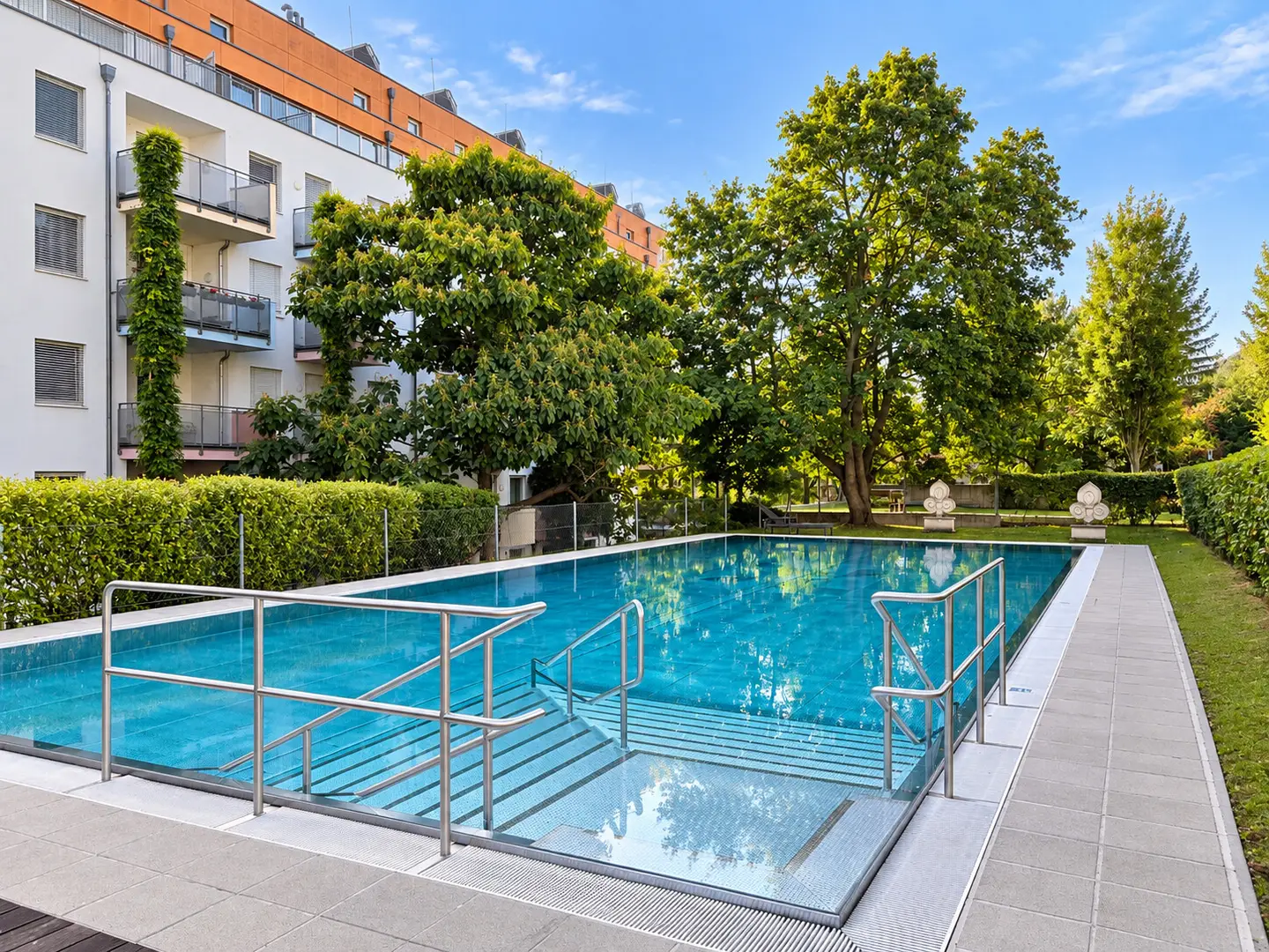 Ground floor apartment with private garden and pool