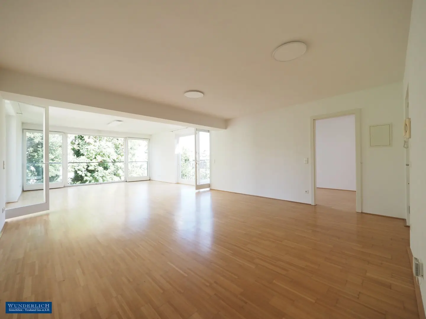 Exclusive Terrace Apartment with View of Greenery