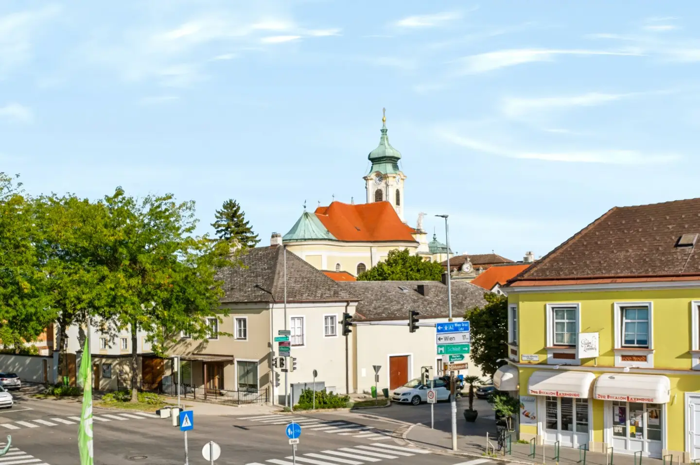 Compact living happiness in stately surroundings