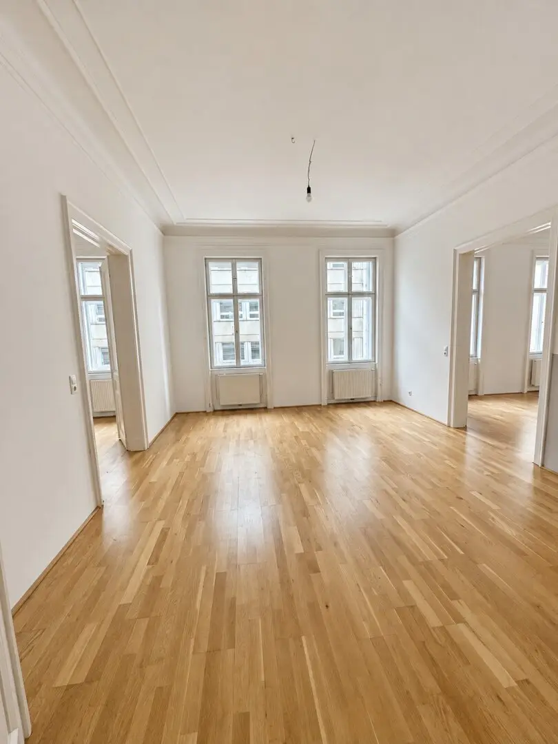Stylish old building in city location near Urania with flatshare suitability