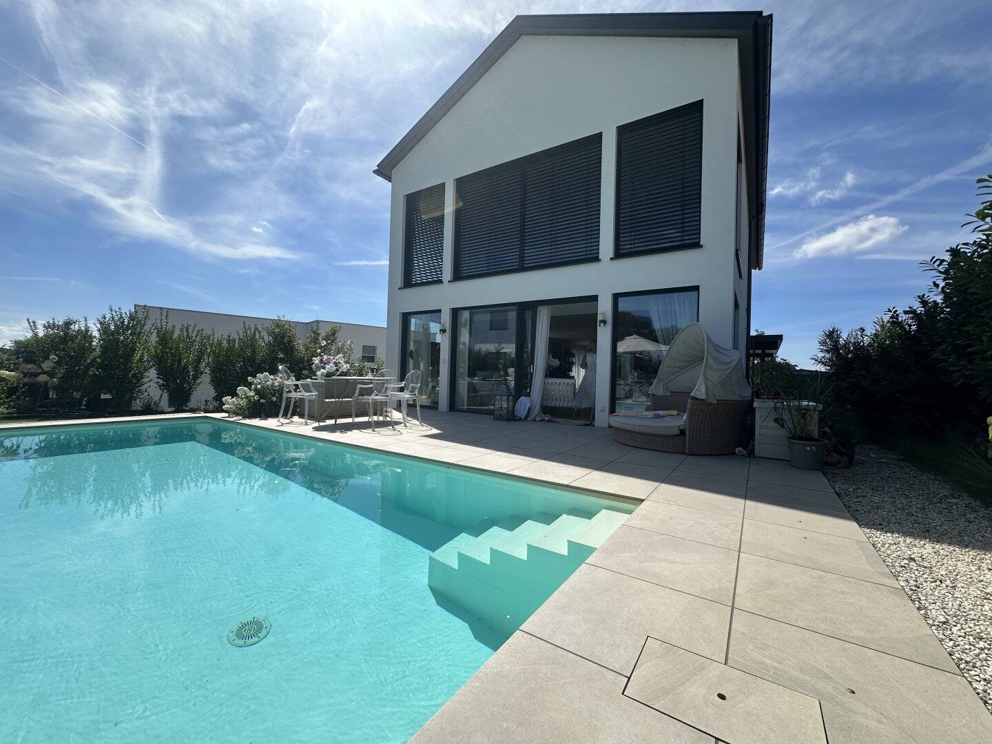 A House That Lifts the Gaze