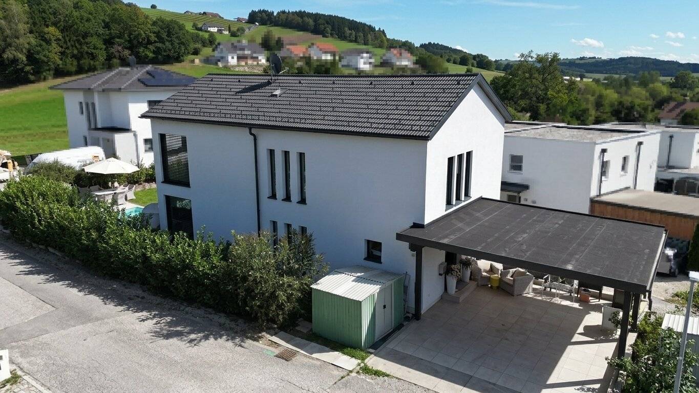 A House That Lifts the Gaze