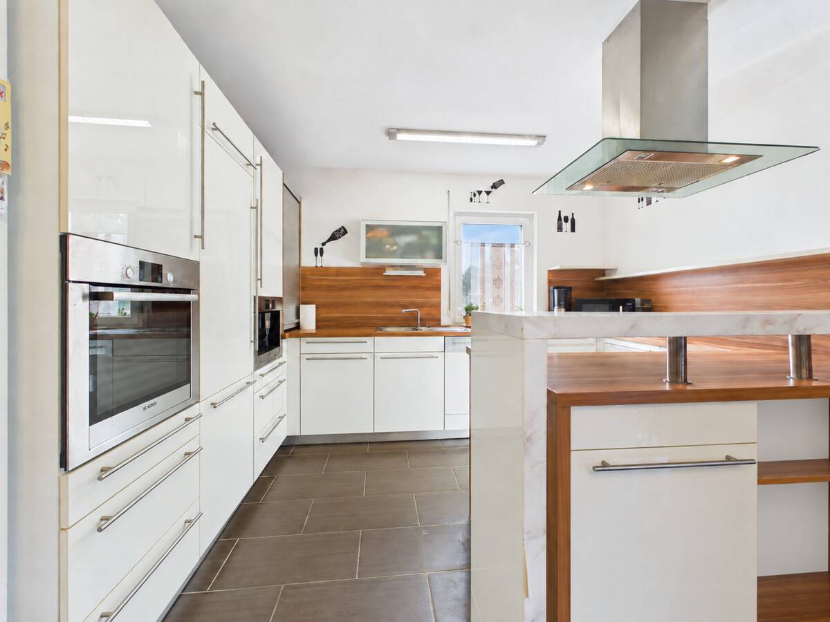 Between three lakes with private garden family apartment