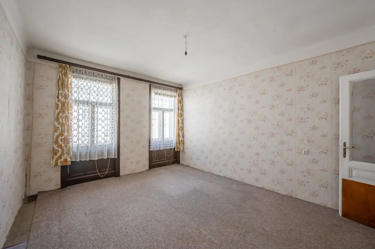 NEW 1-room old building apartment in need of renovation
