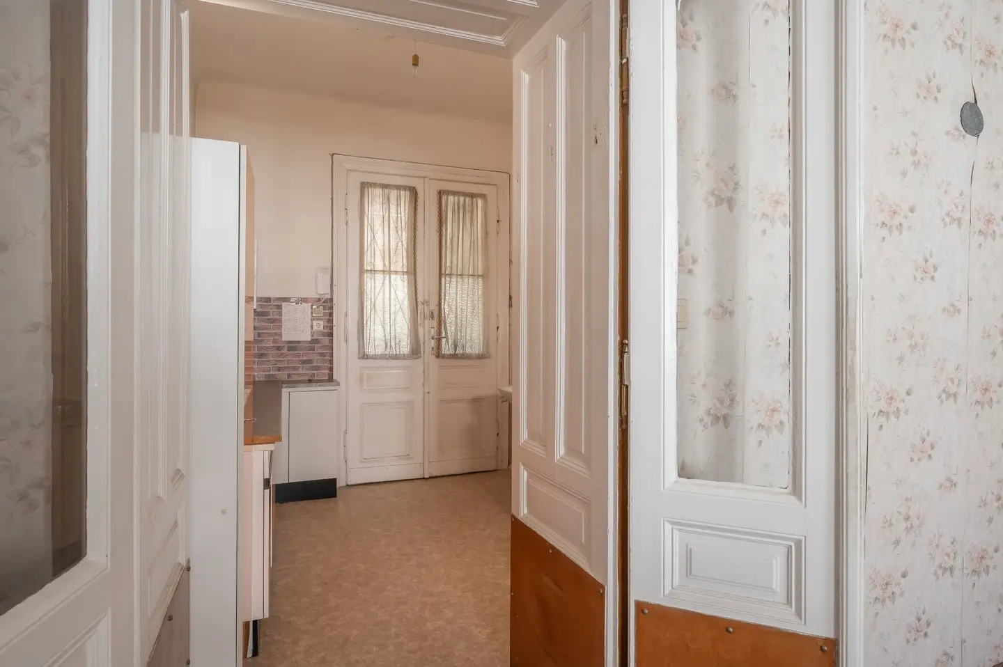 NEW 1-room old building apartment in need of renovation
