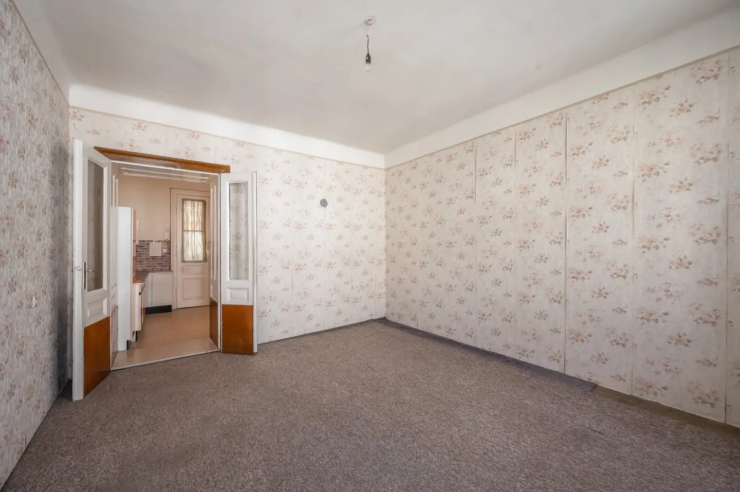 NEW 1-room old building apartment in need of renovation