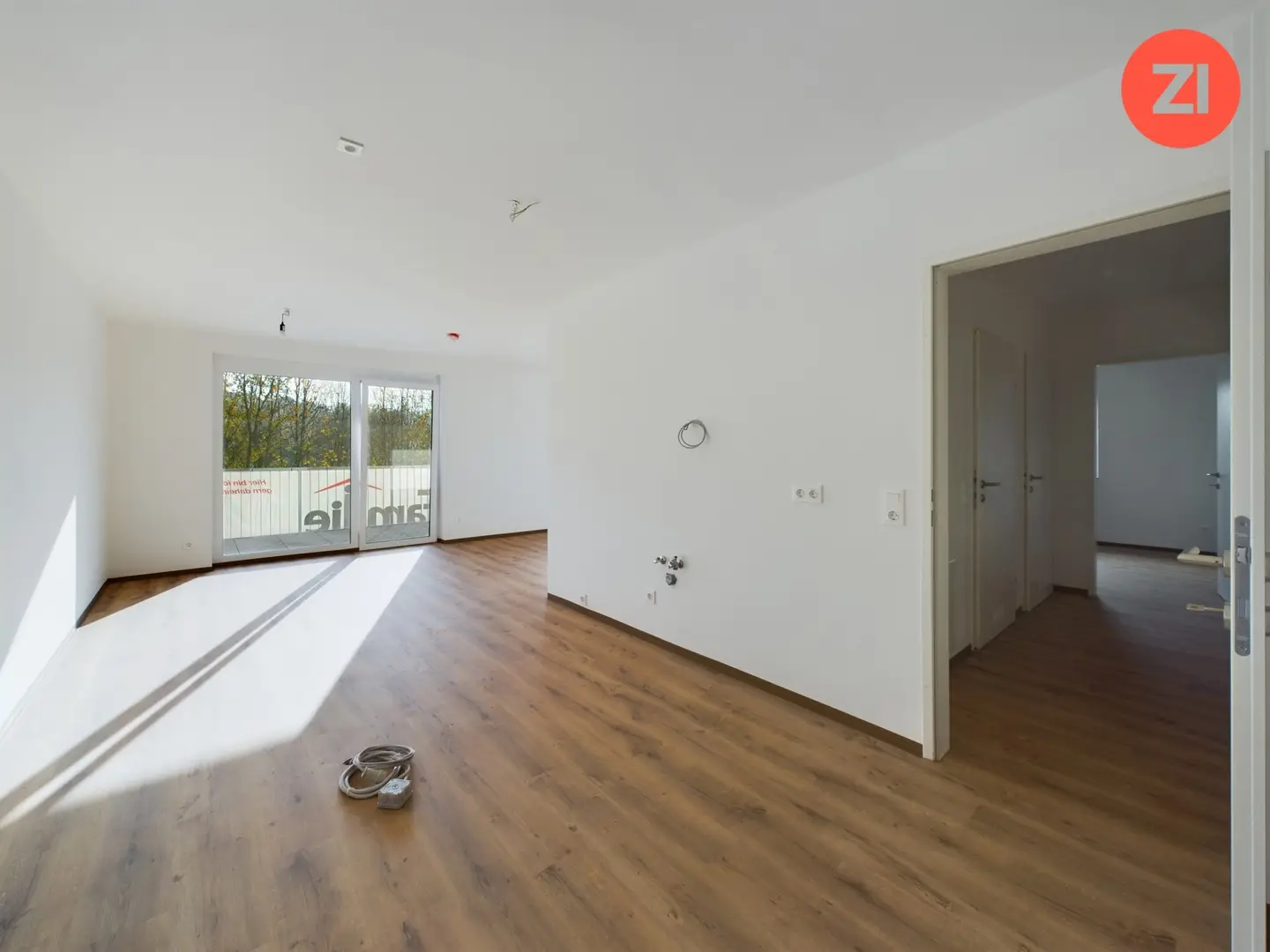 Ground floor apartment near S10 with balcony