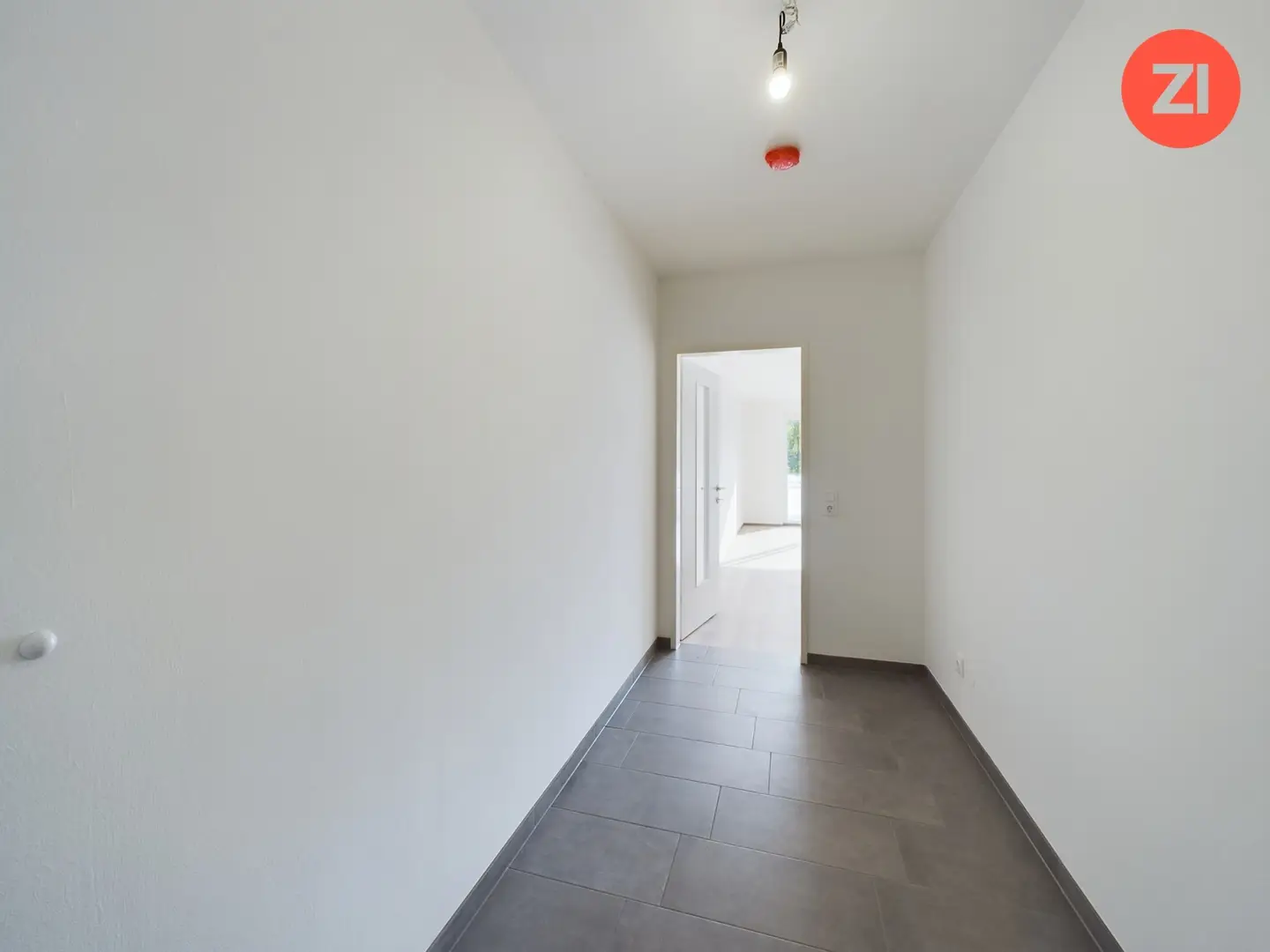 Ground floor apartment near S10 with balcony